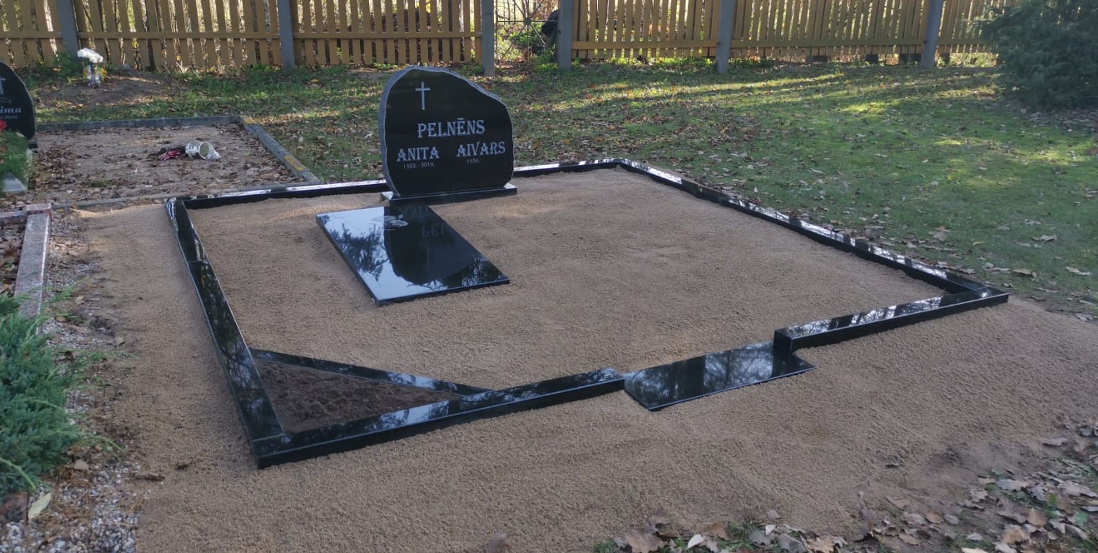 akmens apstrāde, kapakmeņi, pieminekļi, apmales, gravējumi