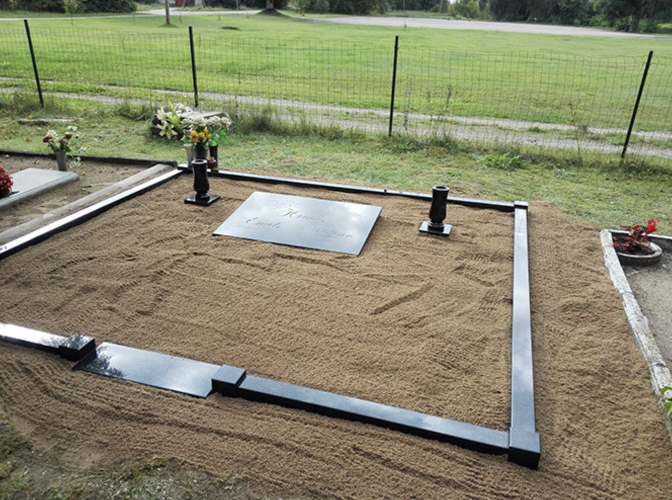 akmens apstrāde, kapakmeņi, pieminekļi, apmales, gravējumi